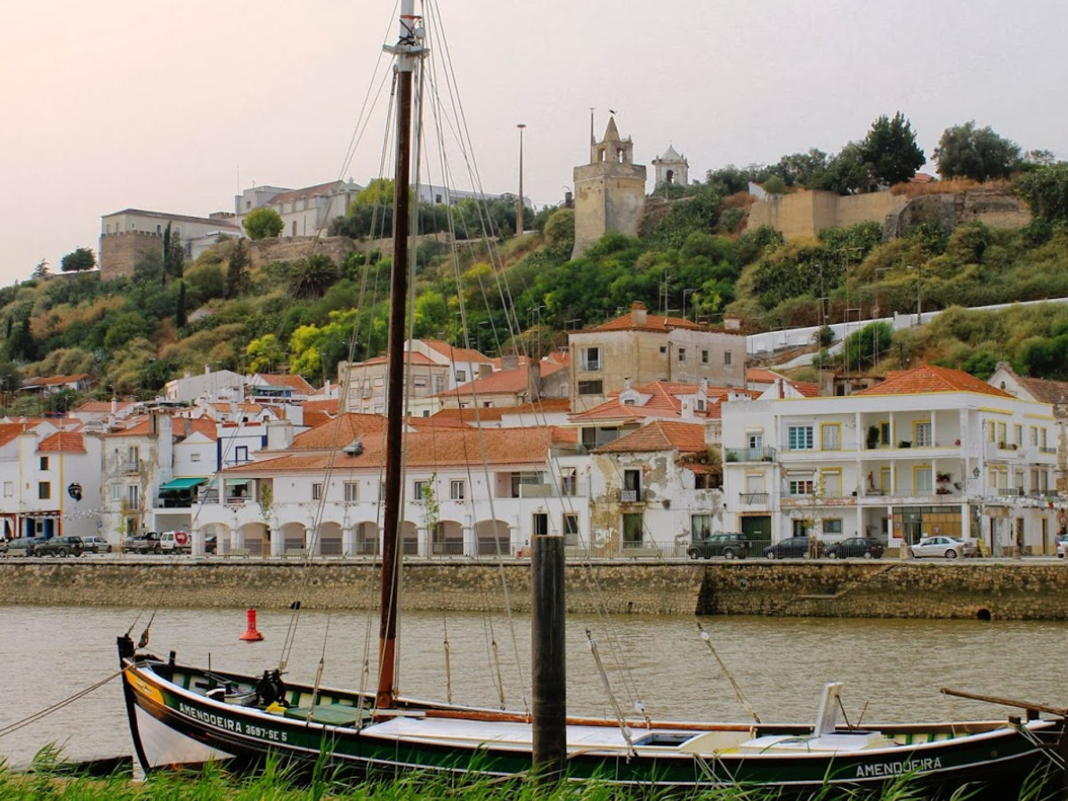 Alcácer do Sal castle above the Sado river